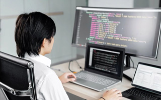 格尔木 ,php声明和调用变量的符号是什么？